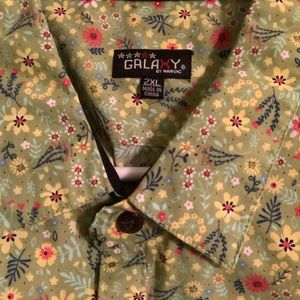 *Never Worn* Men’s 2XL short sleeve button up